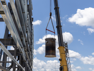 Kairos Power installs 14-foot reactor vessel for third Engineering Test Unit in Oak Ridge