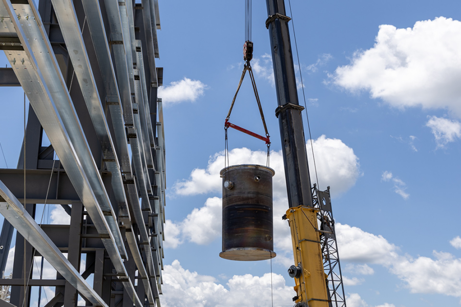 Kairos Power installs 14-foot reactor vessel for third Engineering Test Unit in Oak Ridge